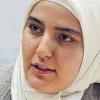 Die Rechtsanwältin Ayse Akpinor vom Muslimischen Frauennetzwerk Baden-Württemberg erläutert im Landtag in Stuttgart bei einer Pressekonferenz ihre Ansichten zum Kopftuchverbot für muslimische Lehrerinnen an baden-württembergischen Schulen.