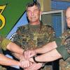 Chefwechsel bei der V. Inspektion: Major Josip Sever (links) übernimmt das Kommando von Oberstleutnant Steffen Heinrich (rechts). Kommandeur Dieter Henrich gratulierte.