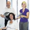 (cb)   „HAIReinspaziert“ heißt das neue Friseurstudio von Barbara Zorn in der Karolingerstraße 17. Sie schneidet, färbt und frisiert Frauen, Männer und Kinder. Eine Spezialität der Karlburgerin sind Braut- und Hochsteckfrisuren mit Make-Up. Auf Wunsch bietet Zorn einen Heimservice an. Nach der Ausbildung arbeitete Barbara Zorn vier Jahre lang für das Friseurteam Linda in Adelsberg. Nach dem Besuch der Meisterschule baute sie ihren Salon mit tatkräftiger Unterstützung ihrer Familie auf. Bürgermeister Paul Kruck und Stadträtin Anni Kühl-Johannes gratulierten der Jungunternehmerin (rechts) zur Neueröffnung. Pfarrer Leo Brand spendete seinen Segen. Barbara Zorn ist unter  (09353) 509450 erreichbar. Das Friseurstudio ist dienstags bis samstags von 8 bis 13 Uhr sowie dienstags, mittwochs und freitags von 15 bis 18 Uhr und am Donnerstag von 15 bis 20 Uhr geöffnet.