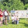Interessante Einblicke in die heimische Natur und Tierwelt bekamen die Teilnehmer der Bayern-Tour-Natur in Waldberg von Jagdpächter Siegfried Söder (rechts). Die Verantwortlichen der Bergwachtbereitschaft, Naturschutzwart Thorsten Ziegler (links) und Bereitschaftleiter Marko Hillenbrand (Zweiter von links) freuten sich, ebenso wie Jagdvorsteher Hans-Günther Kessler (daneben) über das rege Interesse.