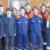 (es)   80 Stunden setzten sich junge Feuerwehrleute aus Frankenwinheim, Herlheim, Oberspiesheim, Unterspiesheim und Zeilitzheim mit dem Grundwissen auseinander, das von Feuerwehrleuten gefordert wird: Themen wie Fahrzeug- und Gerätekunde, Löschwasserversorgung, Gefahren an der Einsatzstelle sowie Umgang mit Funkgeräten. Die Ausbildungsleitung lag bei Kreisbrandmeister Alexander Bönig. An der Ausbildung wirkten die Kommandanten der Kolitzheimer Ortsteile sowie aus Brünnstadt und Frankenwinheim mit. Die Prüfungskandidaten stellten sich nach Abschluss der Leistungsprüfung dem Fotografen. Im Bild von links Kreisbrandinspektor Peter Hauke, Kreisbrandmeister Alexander Bönig, Sebastian Finster, Pascal Mischler, Tristan Kühnel, Steffen Mischler (alle Frankenwinheim), Axel Seidler, Julian Pfister (beide Herlheim), Wolfgang Hawlas, Daniel Kiesel (beide Oberspiesheim), Michael Burckhardt (Unterspiesheim), Adrian Schmidt, Dominik Krines, Andreas Fuchs, Stefan Englert und Lukas Seuferling (alle Zeilitzheim). 2. Bürgermeister Martin Mack (rechts) überbrachte die Glückwünsche der Gemeinde Kolitzheim. Neben ihm von rechts der Zeilitzheimer Kommandant Jonas Redweik, der Gernacher Kommandant Jürgen Friedrich und der Stammheimer Kommandant Johannes Prowald.