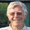 (oll)   Heinz Hofmann, ein Nüdlinger Original, den alle im Dorf als Kappes kennen, feierte seinen 70. Geburtstag. Der gelernte Müller wohnt mit seiner Frau Margit in der Kappesmühl im Nüdlinger Mühlweg. In seinem Arbeitsleben war er auch im Baugewerbe tätig. Seit vielen Jahren betreibt er einen Getränkehandel. Zeitweise bewirtete er das Gasthaus Beck. In seinen letzten Arbeitsjahren war er bei der Firma Dräger Heimtex als Fachauslieferer tätig. Seinen runden Geburstag feierte er im Kreise seiner Familie, seiner Freunde und Arbeitskollegen zünftig. Musikalische Glückwünsche überbrachten die Chorgemeinschaft Frohsinn und die Nüdlinger Musikanten.