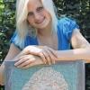 Zweimal Lisa Buschmann: Dieses Selbstporträt aus Mosaiksteinen hat die neue Miss Kissingen für ihre Facharbeit in Kunst gefertigt.