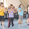Die Theatergruppe der Unter- und Mittelstufe des Franz-Miltenberger-Gymnasiums probt „Auf der Suche nach Glück“, das Stück das sie beim Parkfest am 10., 11. und 12. Juli zeigt.