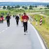 Bei der Deutschen Meisterschaft im 24-Stunden-Lauf im niedersächsischen Stadtoldendorf startete für den TV 1884 Zeil der Zeiler Ultraläufer und Lauftherapeut Hubert Karl (rechts).