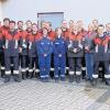 Die Freiwillige Feuerwehr Obersinn bleibt in ihrer Erfolgsspur: Drei Gruppen legten erfolgreich Leistungsprüfungen ab. Unser Bild zeigt die motivierten Blauröcke mit den Verantwortlichen Kommandant Thomas Weismantel (links), KBI Herbert Hausmann (rechts), Schiedsrichter Florian List und KBM Edgar Ruppert (Dritter und Vierter von rechts) sowie Bürgermeisterin Lioba Zieres (Siebte von rechts).