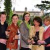 Prominente Sommeliers prüften am Nikolaushof die Weine für die Auszeichnung Best of Gold. Im Bild (von links) Christopher Thum (Backöfele, Würzburg) Ursula Heinzelmann, „Weinlady“ Eva Herrmann (Frau von Starkoch Alexander Herrmann), die Fränkische Weinkönig Anna Saum, die Weinladys Claudia Rottner und Sabine Koch und Bernd Rink (Tiepolo, Würzburg).