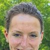 (ach)   Mit insgesamt fünf Titeln kehrten die Athleten des SV 05 Würzburg von den bayerischen Meisterschaften im Langstrecken-Schwimmen zurück. Im Friedenhainsee von Parkstetten bei Freising trat die SV-05-Equipe dabei nur über fünf Kilometer an. Bei den Männern räumten die Unterfranken alle Plaketten ab: Der sechsmalige Weltmeister Thomas Lurz siegte souverän in 55:59 Minuten vor seinen Vereinskollegen Jan Wolfgarten (56:11) und Armin Greß (1:00,31 Std.). Bei den Frauen verteidigte Stephanie Guht (im Bild) in 1:03,20 Std. ihren Titel aus dem Vorjahr. Der Nachwuchs glänzte durch die Siege von Oliver Kling (Junioren/1:00,34), Lukas Kling (Jg. '93/1:03,51) sowie Isabell Neumann (Jg. '95/1:03,54). Zweite Plätze belegten Saskia Roth und Jana Meyer. Für die Nullfünfer war der Wettbewerb der letzte Test vor den deutschen Meisterschaften am 18. Juni im Bodensee bei Lindau.