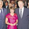Zum 60. Geburtstag von Hans Michelbach, im Bild mit Ehefrau Christl, gratulierten unter anderem Peter Ramsauer, Vorsitzender der CSU-Landesgruppe im Bundestag (links), und Bundeswirtschaftsminister Karl-Theodor von und zu Guttenberg (rechts).
