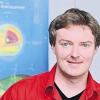In einem internationalen Team wartet Wissenschaftler Oliver Baur von der Universität Stuttgart derzeit auf Daten eines Satelliten, der im März ins All gestartet ist. Liegen sie vor, werden er und seine Kollegen fieberhaft rechnen, um die Gestalt der Erde möglichst genau zu bestimmen.