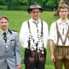 Ottmar Väth (Mitte) ist neuer Schützenkönig von Bischbrunn, seine beiden Ritter sind Andreas Väth und Günter Leimeister.