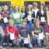 Diese Schülerinnen und Schüler der 9. Regelklassen sowie der 9. und 10. Klassen des Mittlere-Reife-Zuges sorgten mit ihren Leistungen dafür, dass die Hauptschule Gerolzhofen auch in diesem Schuljahr wieder hervorragend beim Bayerischen Schülerleistungsschreiben in Textverarbeitung am PC abschnitt.