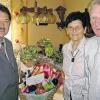 Kurt und Waltraut Bauer feierten in Trappstadt Goldene Hochzeit. Bürgermeister Kurt Mauer (links) gratulierte.