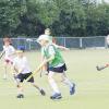 (nd)   Hellauf begeistert jagten Schüler der ersten und zweiten Klasse auf dem Gelände des Hockeyclubs der weißen Kugel nach und erzielten mit erstaunlicher Geschicklichkeit und genauen Pässen eine Menge Tore. Vorausgegangen war ein Schnuppertag an den Grundschulen unter der Leitung  von Nicole Haantjes, Trainerin des Hockeyclubs. So wurde nun unter der Regie von Ulrike Walz, Geschäftsführerin des Arbeitskreises Sport in Schule und Verein, die Stadtmeisterschaft durchgeführt. Die Platzierungen: 1. Kerschensteiner Volksschule I, 2. Kerschensteiner Volksschule II, 3. Gartenstadt-Volksschule I, 4. Gartenstadt-Volksschule II, 5. Schiller-Volksschule, 6. Dr.-Pfeiffer-Volksschule, 7. Friedrich-Rückert-Volksschule, 8. Albert-Schweitzer-Volksschule. Viele Fotos im Internet unter http://schweinfurt.mainpost.de.