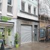 Aus Antlitz wird Uehlein. Der Rollladen zum ältesten Imbiss der Stadt in der Langen Zehntstraße öffnet am Freitag wieder.