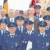 Die Feuerwehr Wiesenfeld ehrte anlässlich ihres 140-jährigen Jubiläumsfestes 106 verdiente aktive und passive Feuerwehrmitglieder in einer Feierstunde im Pfarrheim. Auf dem Bild sind Aktive und Mitglieder mit einer Zugehörigkeit von 25, 30 oder 35 Jahren zur Wiesenfelder Wehr versammelt. Links im Bild in zweiter Reihe zweiter Vorsitzender Rainer Rosenberger, daneben Kreisbrandinspektor Manfred Brust, dahinter an der Mauer Vorsitzender Jürgen Schamberger.