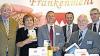 Bei der Edeka-Messe hat die Cramer-Mühle Schweinfurt zwei neue Mehle aus der Region vorgestellt. Im Bild (von links) Kaufmann Horst Trabold, Inhaberin Inge Cramer, Nicolai Kohl (Geschäftsführung Cramer-Mühle), Stefan Rohrer (neuer Sprecher der Edeka Handelsgesellschaft Nordbayern-Sachsen-Thüringen) Regierungsvizepräsident Andreas Metschke und der geschäftsführende Vorstand der Edeka Dieter Blanke.