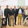 (nk)   Das 100-jährige Bestehen hat der Kynologische Club Schweinfurt auf dem vereinseigenen Gelände gefeiert. Beim Festkommers vertrat Sportreferent Jürgen Mainka Oberbürgermeisterin Gudrun Grieser, die als Schirmherrin fungiert. Peter Mahr war als Vertreter des BLV-Hundesport-Präsidiums zugegen, Michael Bruns als Sprecher der Kreisgruppe fünf, welcher der Kynologische Club angehört. Vorsitzender Günter Ziegler dankte für die lobenden Worte. Von allen Seiten wurde das Engagement der Kynologen im Bereich der Ausbildung von Welpen, Junghunden und Begleithunden besonders hervorgehoben. Das Nachmittagsprogramm umfasste neben „Hundespielen“ und einer Verlosung auch Vorführungen aus dem Bereich Hundesport. Im Bild von links: Zweite Vorsitzende Martina McGinnis, Günter Ziegler, Michael Bruns, Kurt Vogel, Jürgen Mainka, Ehrenmitglieder Ludwig Langguth, Peter Mahr, sowie die Ehrenmitglieder Hans Hoffmann und Paul Häusinger.