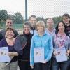 (cs)   Bei den Vereinsmeisterschaften der Tennisabteilungen Retzstadt und Himmelstadt wurde Norbert May als Vereinsmeister ermittelt. Er setzte sich gegen Reinhold Lummel mit 2:6, 6:4 und 10:8 durch. Im Herren-Doppel gewannen Peter Wanders/Norbert May klar gegen Lukas May/Dominic Herp mit 6:1 und 6:1. Brigitte Lummel und Sabine Döll setzten sich im Damen-Doppel gegen Ute May/Manuela Rothenhöfer mit 6:0 und 7:5 durch. Das Endspiel im Damen Einzel entschied Sabine Döll gegen Brigitte Lummel mit 7:6 und 6:1 für sich. Das Mixed gewannen Brigitte Lummel und Reinhard Dürr. Sie setzten sich mit 6:1 und 6:4 gegen Sabine Döll und Florian Züchner durch. Junioren nahmen leider in diesem Jahr keine teil. Im Bild die Erst- und Zweitplatzierten von links: Reinhard Dürr, Reinhold Lummel, Brigitte Lummel, Ute May, Norbert May, Manuela Rothenhöfer, Peter Wanders, Sabine Döll, Dominic Herp, Lukas May.