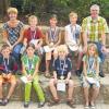 (rt)   Die Topathleten der Volksschule Iphofen, die bei den Bundesjugendspielen in der Leichtathletik glänzten, sind geehrt worden. Über Goldmedaillen freuen sich mit Katja Launer, Fachberaterin Sport (hinten) und mit Alfred Schäffer, Rektor der Volksschule Iphofen (vorne, rechts) als Jahrgangsbeste (vorne von links) Simon Wintzheimer (1/2 c), Sophia Rüttger (1/2 b), beide 8 Jahre, Leopold Brachat (1/2 a), Luisa Kurth (3a), beide 9 Jahre und (hinten) Tristan Betz (4a), Carina Hiebl (4 a), beide 10 Jahre, Jan-Niklas Ebsen (4 b) 11 Jahre. Felicia Servatius (auch 11 Jahre) fehlte an diesem Tag.