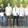 (ann)   In einer Feierstunde haben 30 Schüler der Staatlichen Technikerschule Schweinfurt ihre Abschlusszeugnisse und Urkunden erhalten. Sechs Absolventen erhielten im Rahmen des Programms „Offensive Zukunft Bayern“ der Bayerischen Staatsregierung einen Meisterpreis für besondere Leistungen. Die Staatsregierung will mit der Vergabe des Meisterpreises junge Menschen motivieren, sich als Meister oder Techniker ausbilden zu lassen. Unser Bild zeigt von links: Schulleiter Helmut Mundel mit den Preisträgern Jochen Vierheilig, Konstantin Hense, Daniel Ehresmann, Steffen Kübler, Stephan Schleyer und Alexander Tjard.