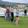 Beim Ferienprogramm auf dem Flugplatz packten die Jugendlichen kräftig mit an.