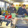 Prüfungsstress: Handwerkliche Fertigkeit und großes Wissen in der Landtechnik waren beim Berufstest in Ochsenfurt gefragt. Auch die Handhabung der Werkzeuge, Genauigkeit bei der Arbeitsausführung, Arbeitssicherheit und Ordnung am Arbeitsplatz wurden mit bewertet.