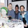 Gut gelaunt präsentierten die Freundinnen Ulli, Emilie und Madeleine (von rechts)  beim Kunsthandwerkermarkt in Sondheim ausgefallenen Schmuck.