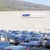 Dienstagnachmittag ist der Parkplatz von GKN Sinter Metals in Bad Brückenau gut belegt. Es findet eine Betriebsversammlung statt, bei der die rund 500 Mitarbeiter erfahren, dass 40 von ihnen noch in dieser Woche die Kündigung erhalten.