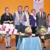 Mit Zuckerpäckchen wurden die Ballbesucherinnen aufgewogen, die zum traditionellen Zuckerrübenball in Schallfeld die schwersten Zuckerrüben mitgebracht hatten. Beim Zuckeraufwiegen in Schallfeld im Bild von links: Rita Ebert (Ortsbäuerin Herlheim), Maria Schuster (Ortsbäuerin Unterspiesheim), Anni Barthelme (Floristin Frankenwinheim),der Initiator und Kommentator der Veranstaltung, Erwin Fackelmann (Schallfeld), Norbert Sahlmüller (Vertrauensobmann Schallfeld), Rita Ruß und Hermann Ruß (Kreisrat und stellvertretender Vorsitzender im Verband Fränkischer Zuckerrübenanbauer aus Brünnstadt), die Zuckerrübenkönigin 2009, Maria Schmitt aus Herlheim, Die Zweitplatzierte Monika Horn (Mönchstockheim) und Gerhard Dorsch-Werb (Vorsitzender des FC Schallfeld).
