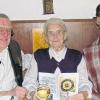 Hubert Donhauser (rechts), Maria Liesicki und Alfred Schäfer stellen das Buch „Der Stern von Brückenau“ vor.