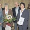 Beim Betriebsabend der Raiffeisenbank Frankenwinheim wurde Andrea Helbig für 25 Jahre Betriebszugehörigkeit geehrt. Aus Altersgründen schied Hans-Werner Düll aus dem Vorstand der Bank aus. Im Bild von links Hans-Werner Düll, Vorsitzender Klaus Stuntz, Herta Düll, Aufsichtsratsvorsitzender Otto Kunzmann, Andrea Helbig und Vorstandsvorsitzender Gerhard Böhm.