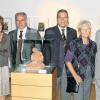 Heinrich Thein und Oskar Burkhardt waren fantasievolle und kreative Künstler. Den beiden Freunden ist eine Ausstellung in der Sparkassengalerie in Haßfurt gewidmet. Im Bild (von links) Peter Schleich, Vorstandsmitglied der Sparkasse, die Initiatorin Marie-Hortense Müller, Bürgermeister Rudi Eck, Hans-Georg Schubert, Vorstandsvorsitzender der Sparkasse, Gislinde Hebig und Peter Gaschütz aus Berlin, beide Enkel von Oskar Burkhardt, und Silke Geubig von der Sparkasse.