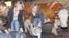 Milchbauern aus dem Landkreis Main-Spessart beteiligen sich an dem Lieferboykott von Milch, was auf dem Hof der Familie Fehmel in Karlstadt (von links) Bettina Gerhard aus Retzstadt sowie Christine und Susanne Fehmel symbolisch demonstrierten.