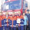 Über ihren Sieg freuen sich: (von links) KBI Peter Hauke, das Team der Grafenrheinfelder Jugendfeuerwehr, dritte Bürgermeisterin Inge Mahlmeister, Feuerwehrkommandant Klaus Rebhan sowie die beiden Jugendwarte Frank Genheimer und Christian Weck.