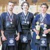 Bei der bayerischen Kendo-Meisterschaft in Königsbrunn bei Augsburg hat sich der Würzburger Jan Heintz den Titel in der Schülerklasse gesichert. Im Team-Wettbewerb holte sich das Team des TSV Jahn Würzburg Platz zwei. Unser Bild zeigt die erfolgreichen Jahn-Athleten: (von links) Elisabeth Kurtz, Bastian Blatterspiel, Hans Maric, Jan Heintz und Roman Balandind.