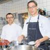 Frederik Desch (rechts) ist der neue Küchenchef im Gourmet-Restaurant von Hermann Laudensack (links).