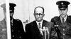 Adolf Eichmann (Mitte) am ersten Prozesstag im April 1961.