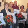 (uw)   Bei einer Betriebsfeier wurden Ingrid Wück für ihre 40-jährige und Elisabeth Wück, Beate Keller, Roland Veth und Frank Staudigel für ihre 25-jährige Betriebszugehörigkeit zur Metzgerei Staudigel geehrt. Geschäftsinhaber Werner Staudigel erinnerte in seiner Laudatio an die vielen Höhen und Tiefen, die es im Laufe der Jahre zu meistern galt. „Eure tatkräftige Unterstützung und Euer Engagement haben dazubeigetragen, die Schwierigkeiten zu schultern.“ Er dankte den langjährigen Mitarbeitern für all die Tatkraft, die sie für den Betrieb erbracht haben, und überreichte ihnen die Urkunde der Handwerkskammer Unterfranken sowie ein persönliches Präsent. Im Bild von links:  Elisabeth Wück, Beate Keller, Roland Veth, Frank Staudigel, Ingrid Wück, Werner Staudigel und Maria Staudigel.