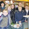 (cr)   Das Team vom Kinderkleiderbasar Knetzgau hat den diesjährigen Erlös, 1500 Euro, an die Haßfurter Tafel gespendet. Irmtraut Neubert von der Tafel freute sich über die stolze Summe und bedankte sich bei den Verantwortlichen. Das Geld geht an den Kinderfonds zur Unterstützung hilfsbedürftiger Kinder. Im Bild (von links): Ute Ulbrich (Tafel), Emilian Ruß, Susanne Frank, Tina Rottman, Tanja Ruß und Thilo Rottmann vom Kinderkleiderbasar und die Tafelmitarbeiterinnen Irmtraut Neubert, Irene Vogel und Karin Beck.Reuther