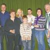 Erfolgreiche Mühlfelder Schützen: (von links) erster Jugendritter Sven Rütters, Stadtrat Roland Winklharrer, zweite Ritterin Martina Funk, zweite Jugendritterin Anika Funk, Jugendkönig Michael Heuring, Schützenkönig Matthias Schmidt, zweite Ritterin Christine Eppler, Schützenmeister Gerd Kern sowie Ortssprecherin Edeltraud Rapp.