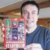 Autor und Herausgeber Roland Schwerdhöfer mit seinem 15. Würzburger Stadtbuch.