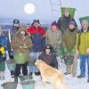 Eisweinlese mit Hund in der Lage Obereisenheimer Höll von Helmut Jung. Passend zum Jubiläum „350 Jahre Silvaner“ in Franken hat der GWF-Winzer seinen ersten Eiswein gelesen, einen Silvaner mit rekordverdächtigen 245 Grad Oechsle.