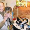 Futter, Geschirre, Kissen – über einen Berg von Geschenken, der sich im Flur des Tierheims in der Wannigsmühle am Tag vor Weihnachten anhäufte, freute sich Leiterin Ursula Böhm.
