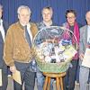 Bei der Weihnachtsfeier des Sportvereins Heßdorf wurden Gründungsmitglieder für 60-jährige Zugehörigkeit zum Verein ausgezeichnet (von links): Lothar Schönmeier, Wilmut Melzer, stellvertretender Vorsitzender Konrad Nabernik, Vorsitzende Heidi Fischer und Adam Koch.