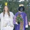 (sb)   In Breitensee werden den Kindern an Heilig Abend vom Christkind persönlich die Geschenke überreicht. Dort geht am 24. Dezember das Christkind mit seinen Begleitern von Haus zu Haus und verteilt selbst gebackene Plätzchen. Wo gewünscht, übergibt es auch die Geschenke. In diesem Jahr führten Miriam Heusinger als Anführer, Daniela Bieber als Christkind, Michaela Gütlein als Mohr und Pascal Stirtzel als Hirte diesen Brauch weiter.