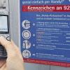 So einfach ist es: Die Autonummer in das Handy eingeben und an eine am Parkplatz, wie hier in Amberg in der Oberpfalz, angegebenen Handynummer per SMS senden.Hanns Friedrich