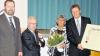 Heinz Gauly (zweiter von links) wurde die Ehrenbürgerwürde der Gemeinde Salz zugesprochen. Mit ihm freute sich seine Frau Anneliese und Bürgermeister Bernhard Müller (rechts) sowie sein Stellvertreter Martin Schmitt (links.)