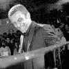 (iwi)   Nein, das Skispringen hat er nie probiert. Der waschechte Münchner Martin Schmitt, Pianist, Sänger, Entertainer und Comedian, kam per Schnelllehrgang zum Tubaspiel. Bald aber war das Klavier sein Lieblingsinstrument. Martin ist auf vielen Jazz-Festivals und großen Bühnen present. Er ist zurzeit einer der besten Blues-Boogie und Jazz-Pianisten in Deutschland. Am Samstag, 23. Januar, um 20 Uhr tritt in bei der Piano-Bühne Kleinhenz in Oberthulba auf. Karten sind erhältlich unter  (0 97 36) 6 57.