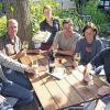 Frank & Frei am Nikolaushof: (von links) Wirt Johannes Zopfi, Michael Fröhlich (Escherndorf), Klaus-Peter Heigel (Zeil am Main), Sandra Knoll (Würzburg) und Geschäftsführer Artur Steinmann (Sommerhausen).